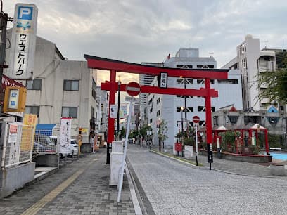 トライアングル広場 (三角公園)